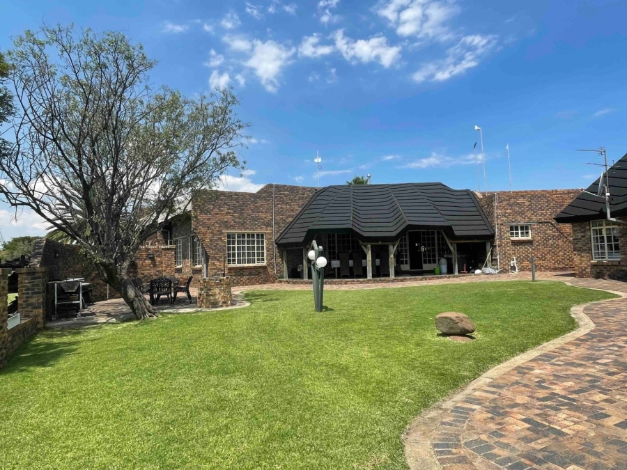 5 Bedroom Property for Sale in Oranjeville Free State